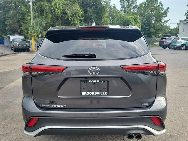 used 2022 Toyota Highlander car, priced at $34,712