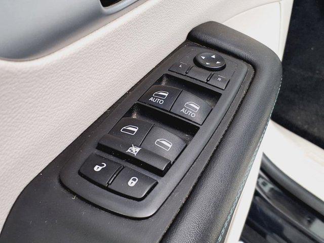 used 2018 Chrysler Pacifica Hybrid car, priced at $15,077