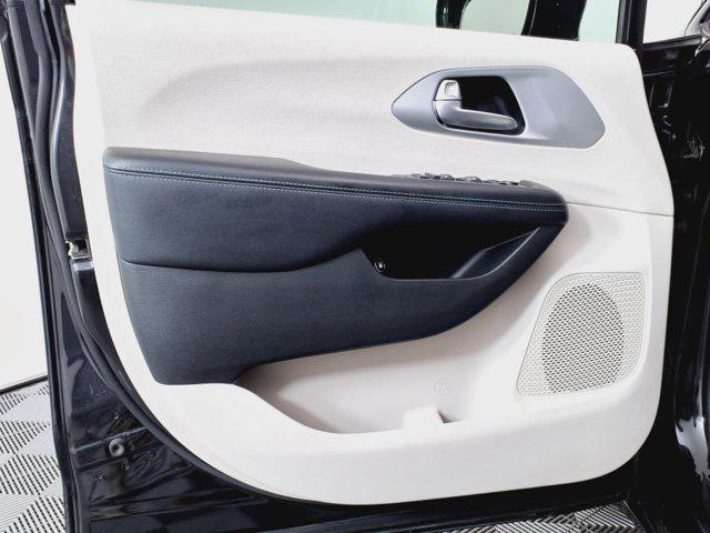 used 2018 Chrysler Pacifica Hybrid car, priced at $15,077