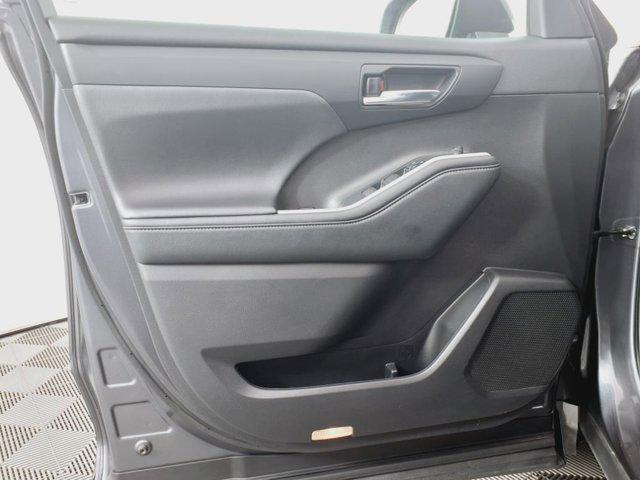 used 2021 Toyota Highlander car, priced at $32,477