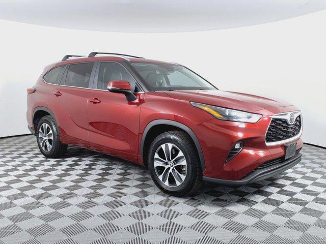 used 2023 Toyota Highlander car, priced at $35,377