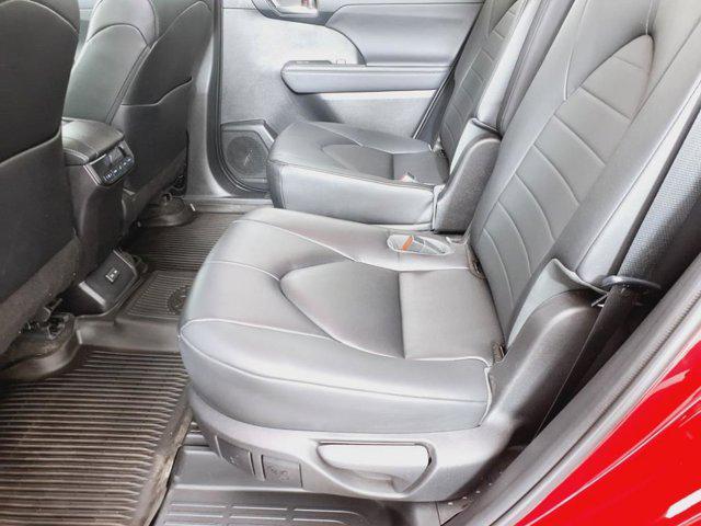 used 2023 Toyota Highlander car, priced at $35,377