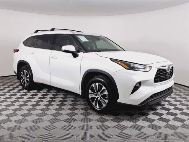 used 2022 Toyota Highlander car, priced at $38,258