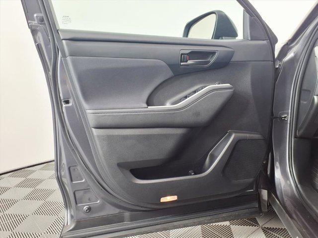 used 2024 Toyota Highlander car, priced at $29,977
