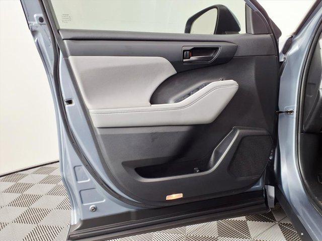 used 2022 Toyota Highlander car, priced at $21,677