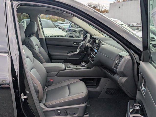 new 2025 Nissan Pathfinder car, priced at $40,953