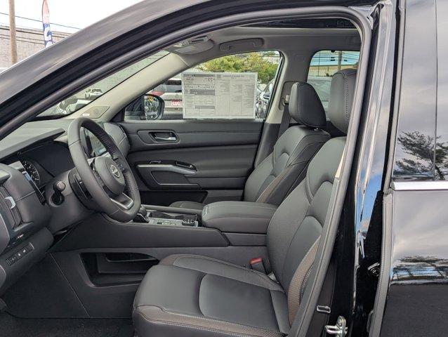 new 2025 Nissan Pathfinder car, priced at $40,953