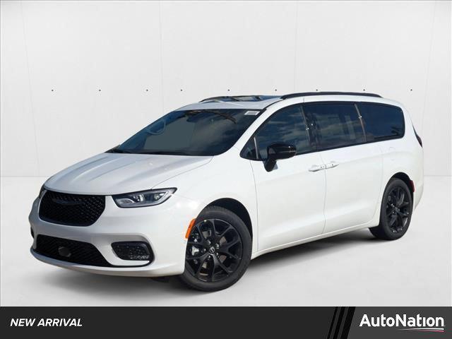 new 2025 Chrysler Pacifica car, priced at $52,845
