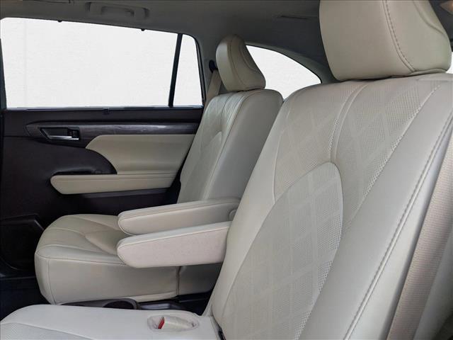 used 2021 Toyota Highlander Hybrid car, priced at $29,994