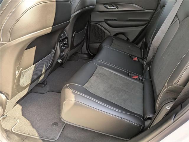 new 2025 Jeep Grand Cherokee car, priced at $38,127
