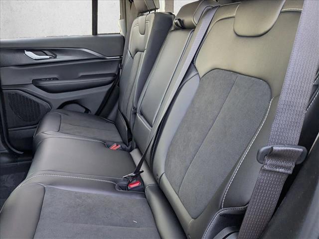 new 2025 Jeep Grand Cherokee car, priced at $39,834