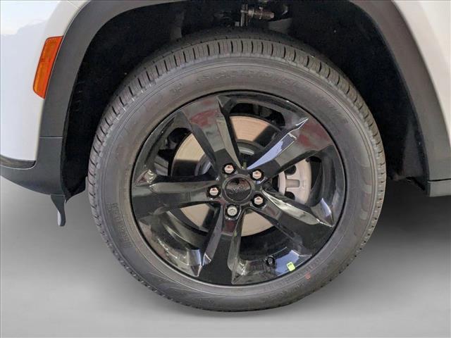 new 2025 Jeep Grand Cherokee car, priced at $43,811