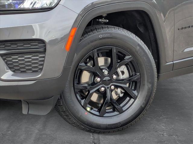 new 2025 Jeep Grand Cherokee car, priced at $37,554