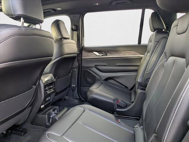new 2025 Jeep Grand Cherokee car, priced at $45,037