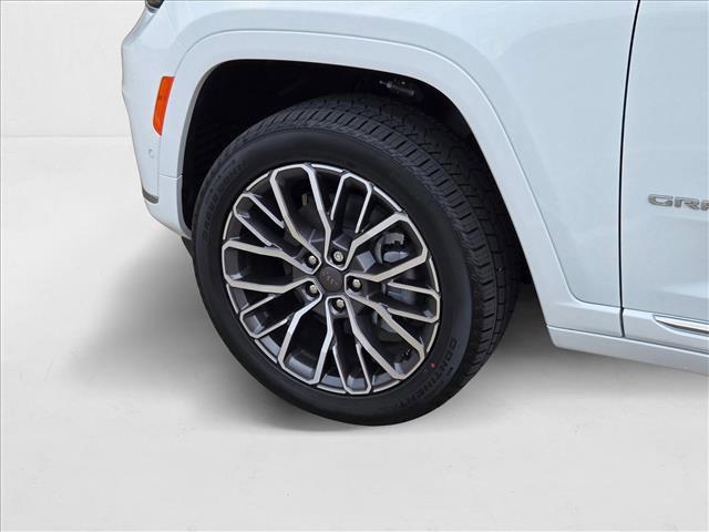 new 2025 Jeep Grand Cherokee car, priced at $57,642