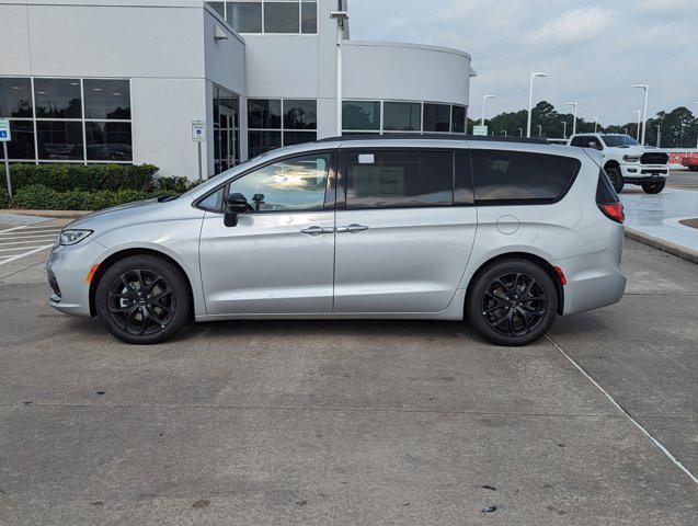 new 2024 Chrysler Pacifica car, priced at $45,388