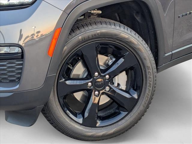 new 2025 Jeep Grand Cherokee car, priced at $42,300