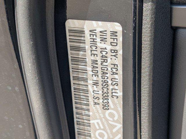 new 2025 Jeep Grand Cherokee car, priced at $39,096