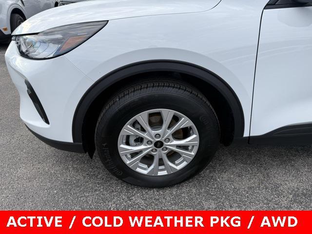 new 2025 Ford Escape car, priced at $26,900