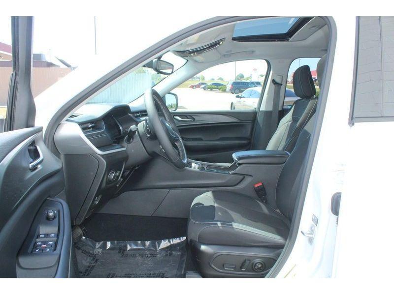 used 2024 Jeep Grand Cherokee car, priced at $30,985
