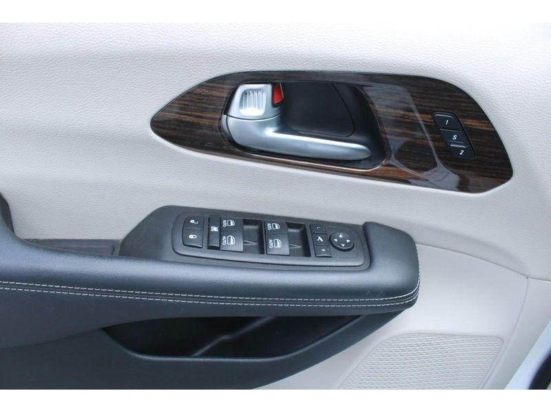 used 2023 Chrysler Pacifica car, priced at $28,874