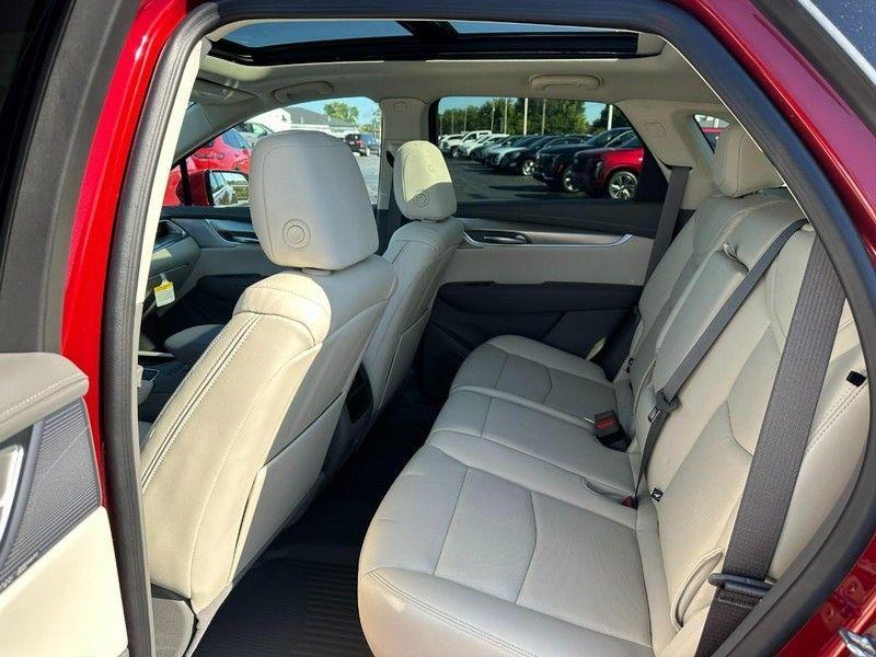 new 2025 Cadillac XT5 car