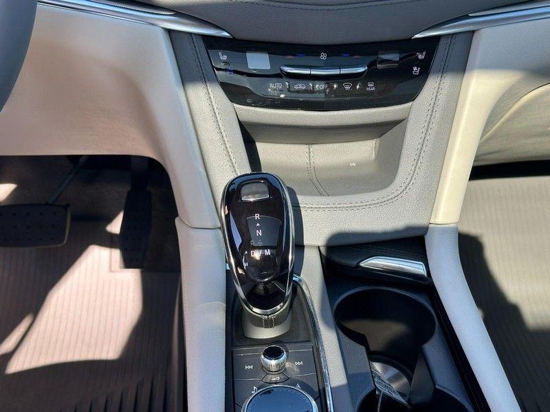 new 2025 Cadillac XT5 car