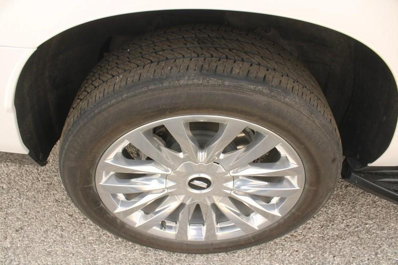 used 2023 Cadillac Escalade ESV car, priced at $75,985