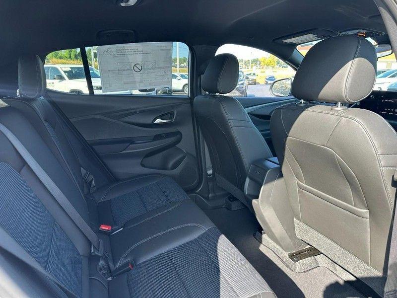 new 2025 Buick Envista car