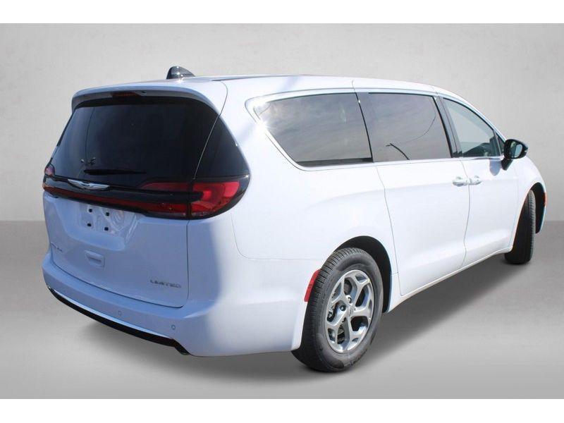 new 2024 Chrysler Pacifica car