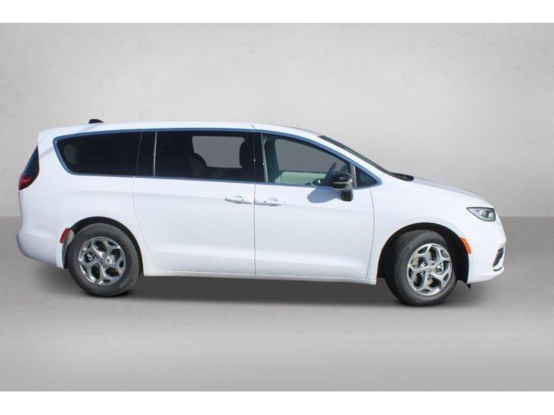 new 2024 Chrysler Pacifica car