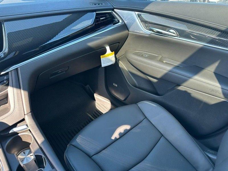 new 2025 Cadillac XT6 car