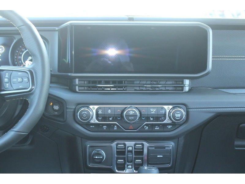 new 2025 Jeep Wrangler car