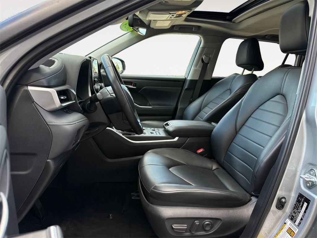 used 2024 Toyota Highlander car, priced at $38,995