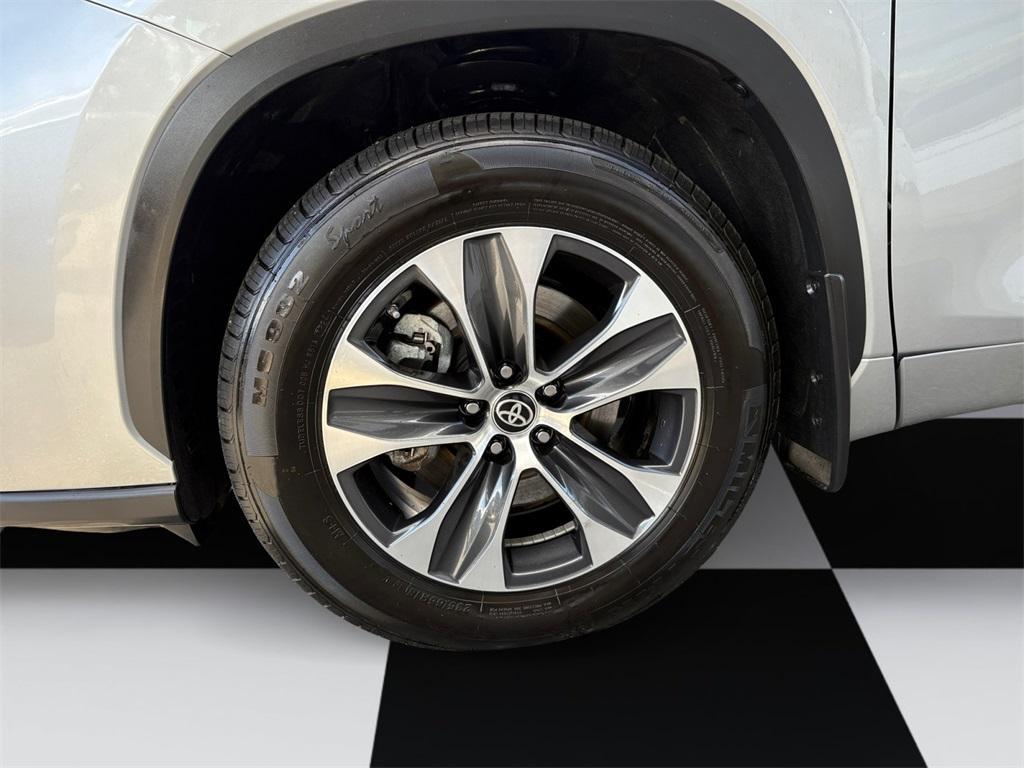 used 2024 Toyota Highlander car, priced at $38,995
