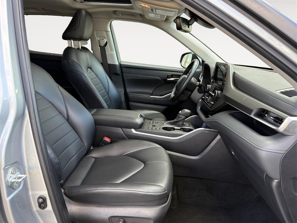 used 2024 Toyota Highlander car, priced at $38,995