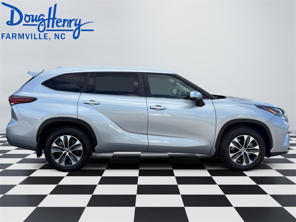 used 2024 Toyota Highlander car, priced at $38,995