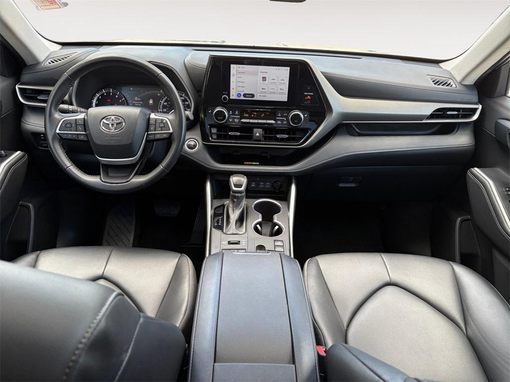 used 2024 Toyota Highlander car, priced at $38,995