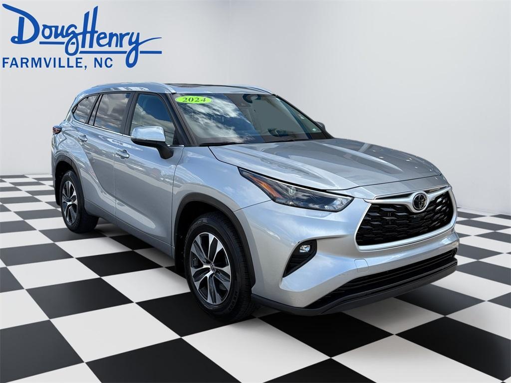 used 2024 Toyota Highlander car, priced at $38,995