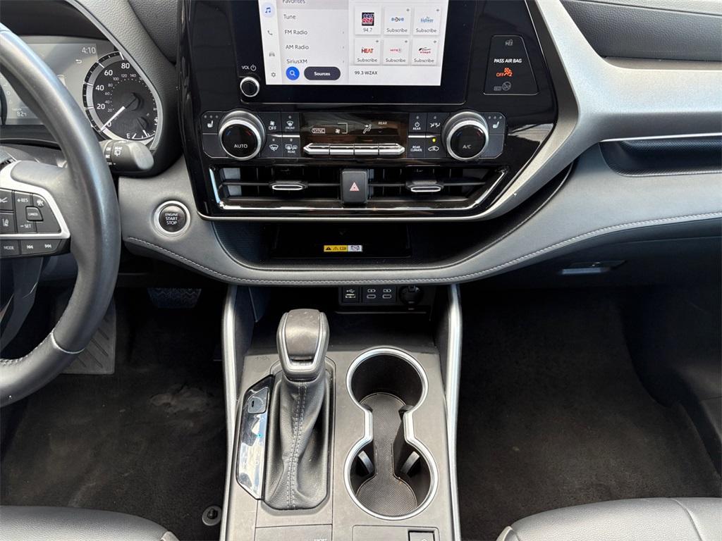 used 2024 Toyota Highlander car, priced at $38,995