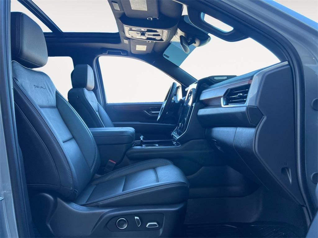 used 2025 GMC Yukon car, priced at $79,995