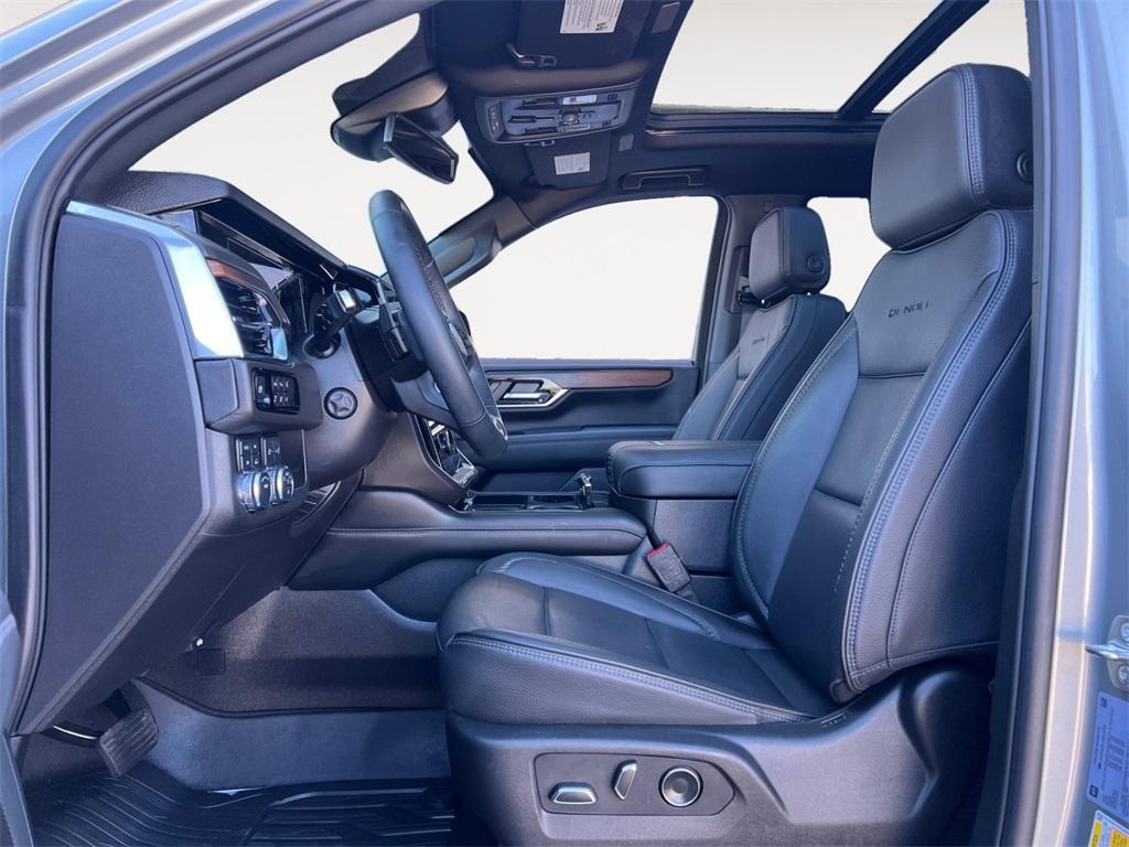 used 2025 GMC Yukon car, priced at $79,995