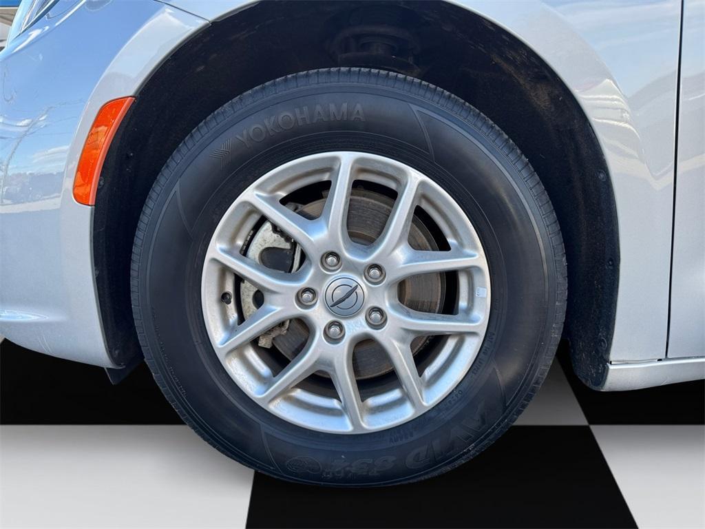 used 2024 Chrysler Pacifica car, priced at $28,269