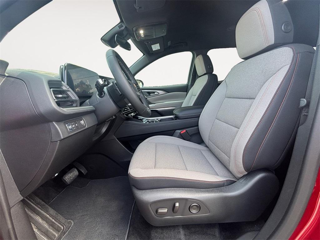 new 2025 Chevrolet Traverse car, priced at $39,701