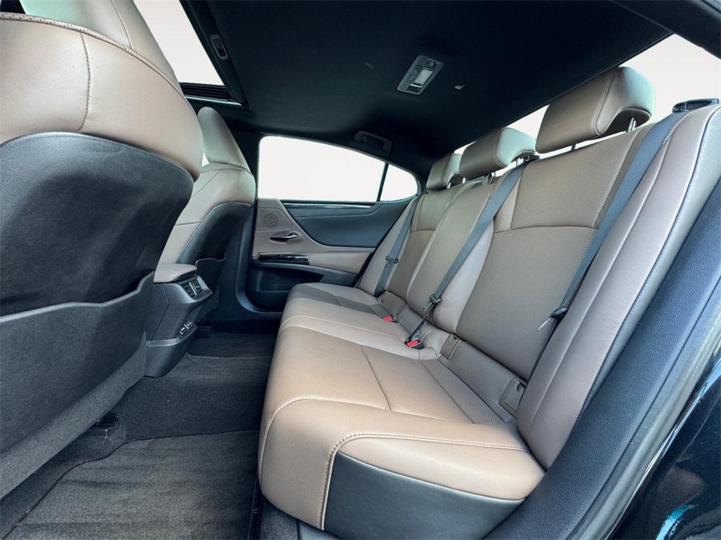 used 2023 Lexus ES 350 car, priced at $35,995