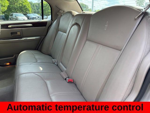 used 2006 Lincoln Town Car car, priced at $11,998