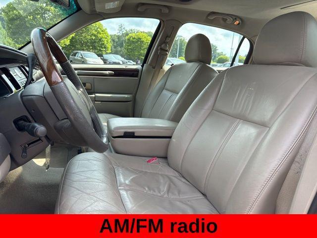 used 2006 Lincoln Town Car car, priced at $11,998