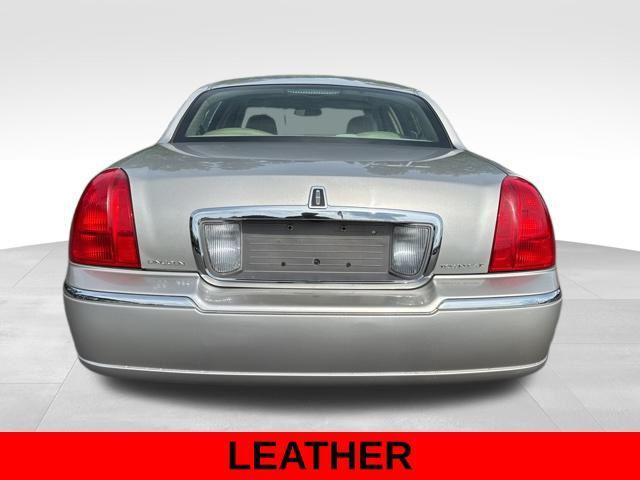used 2006 Lincoln Town Car car, priced at $11,998