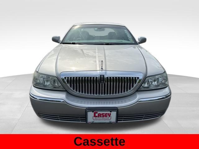 used 2006 Lincoln Town Car car, priced at $11,998