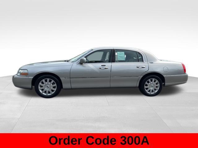 used 2006 Lincoln Town Car car, priced at $11,998